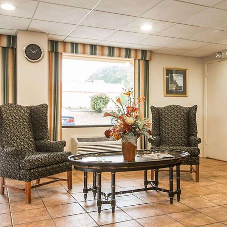 Econo Lodge Inn & Suites At Fort Moore Columbus Extérieur photo