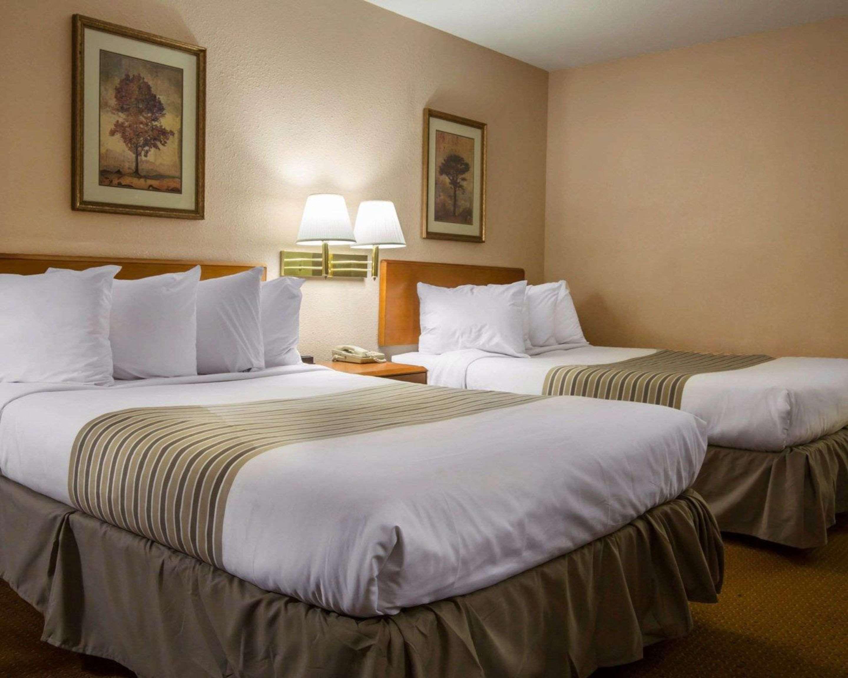 Econo Lodge Inn & Suites At Fort Moore Columbus Extérieur photo
