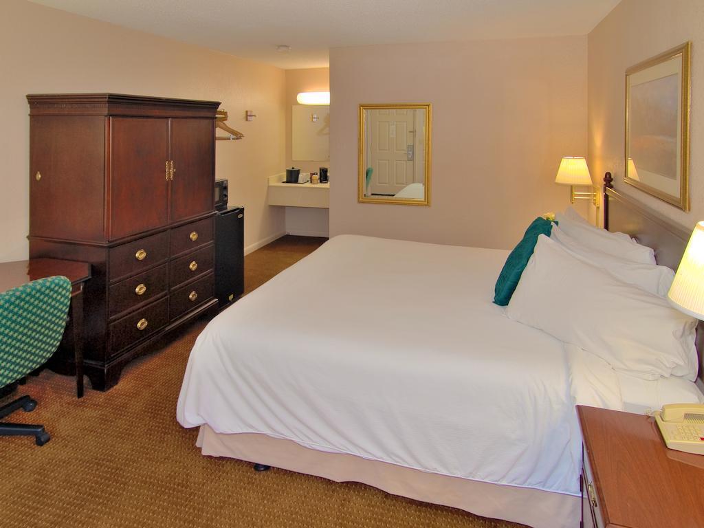 Econo Lodge Inn & Suites At Fort Moore Columbus Extérieur photo