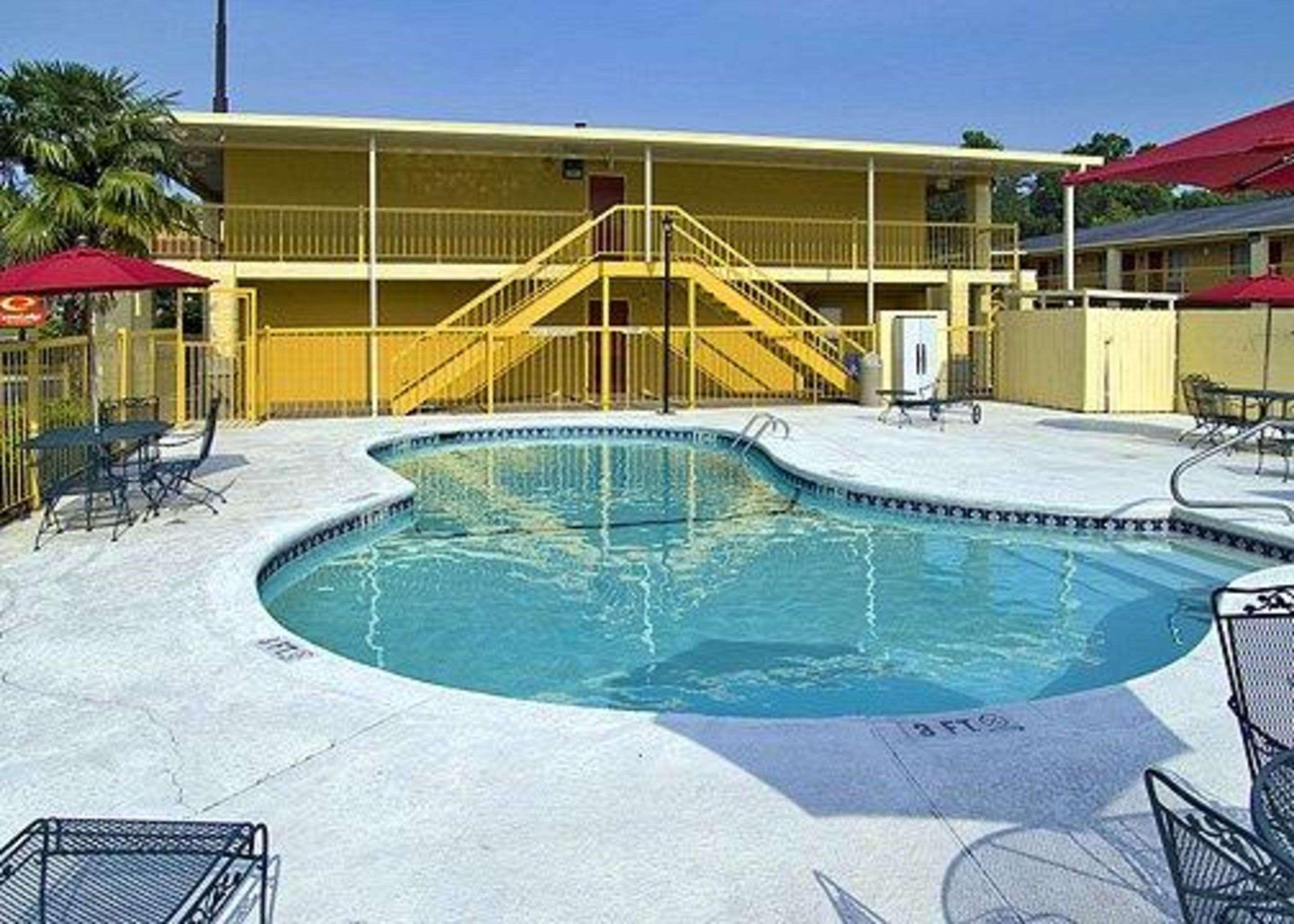 Econo Lodge Inn & Suites At Fort Moore Columbus Extérieur photo