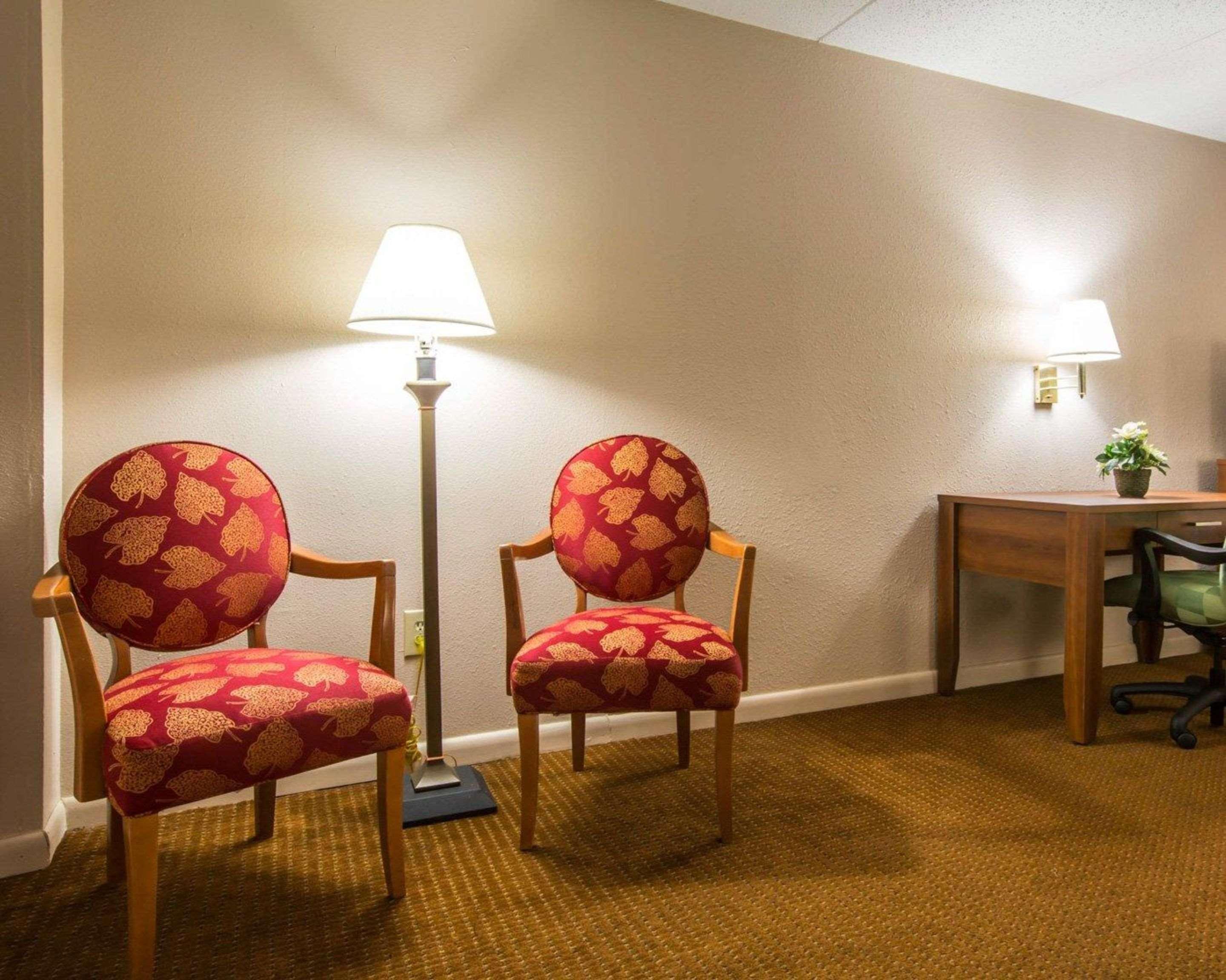 Econo Lodge Inn & Suites At Fort Moore Columbus Extérieur photo