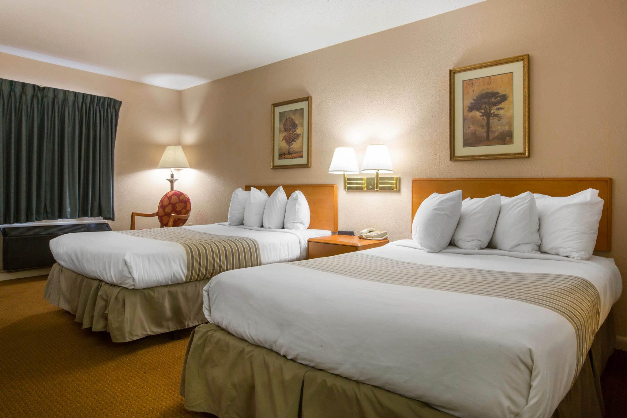 Econo Lodge Inn & Suites At Fort Moore Columbus Extérieur photo