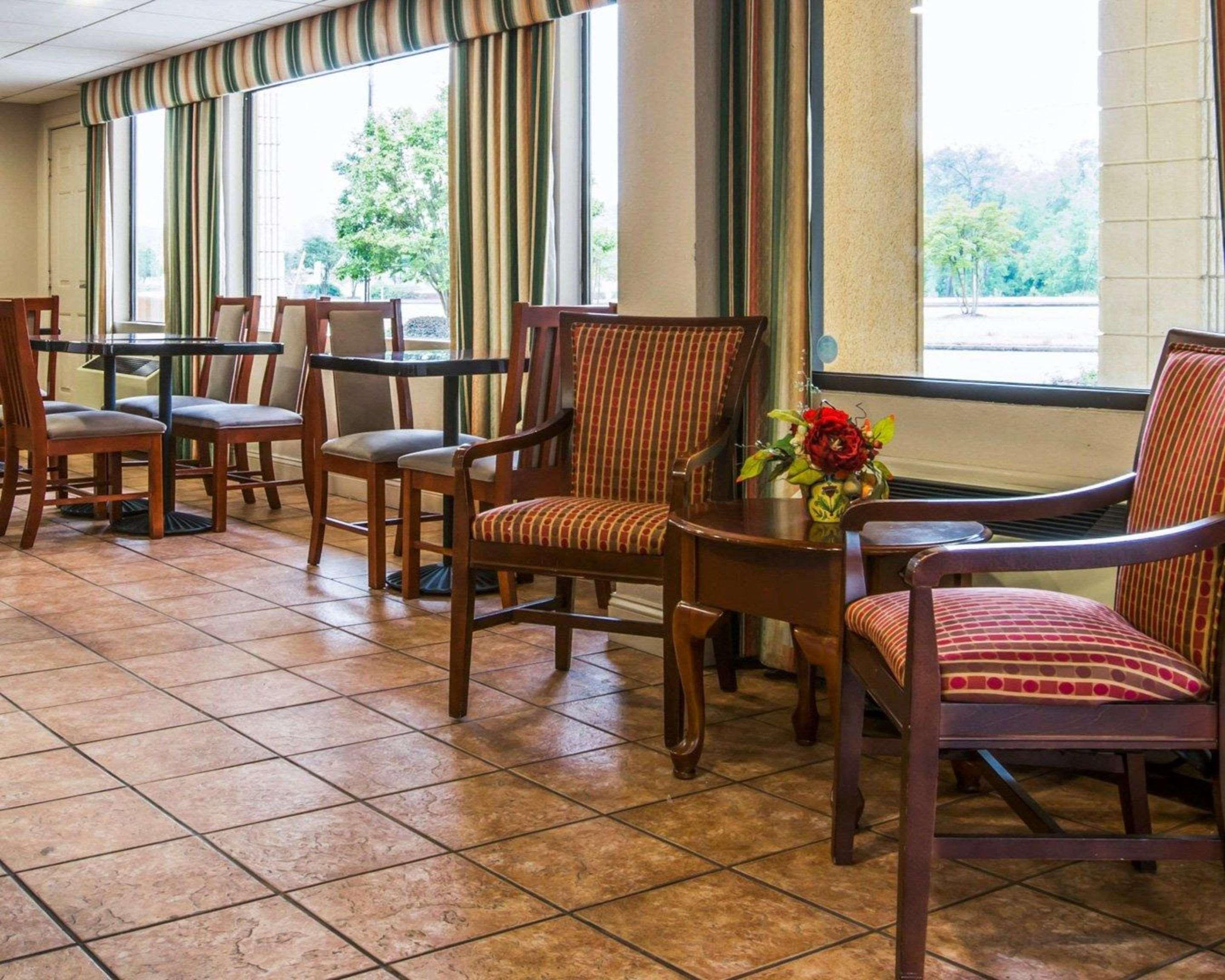 Econo Lodge Inn & Suites At Fort Moore Columbus Extérieur photo