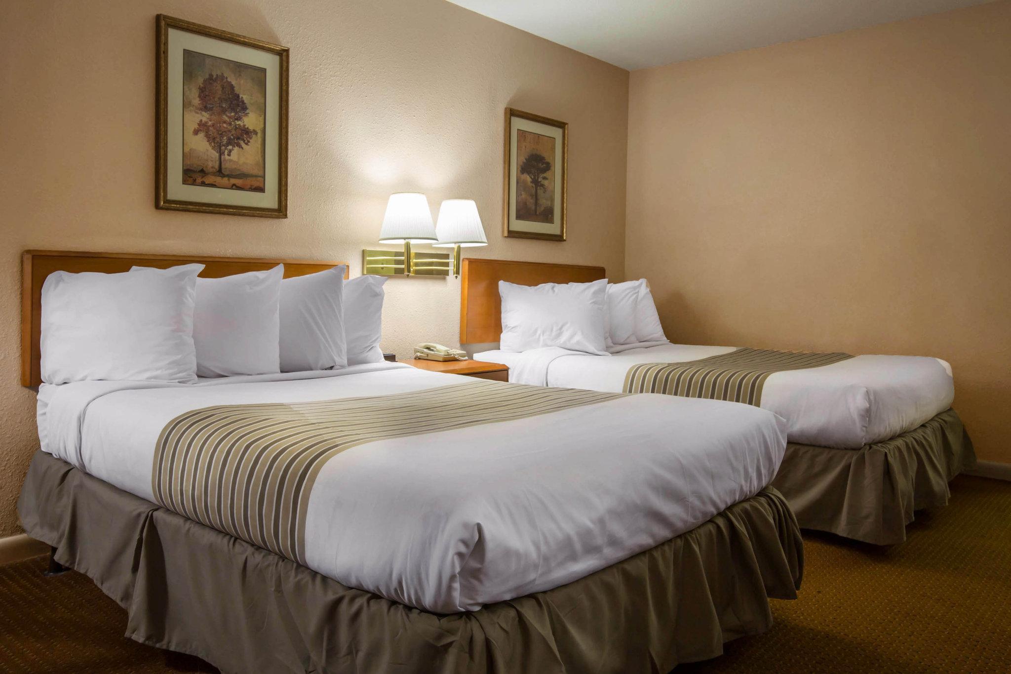 Econo Lodge Inn & Suites At Fort Moore Columbus Extérieur photo