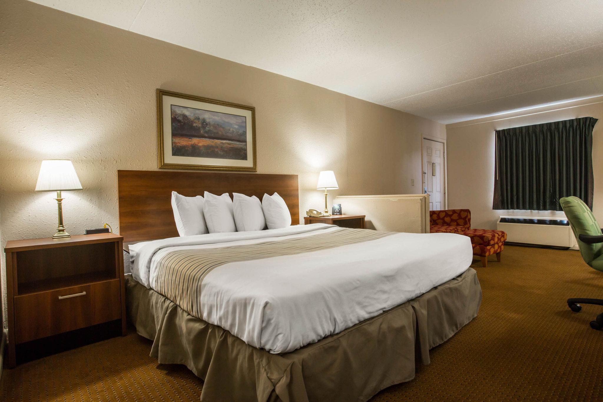 Econo Lodge Inn & Suites At Fort Moore Columbus Extérieur photo