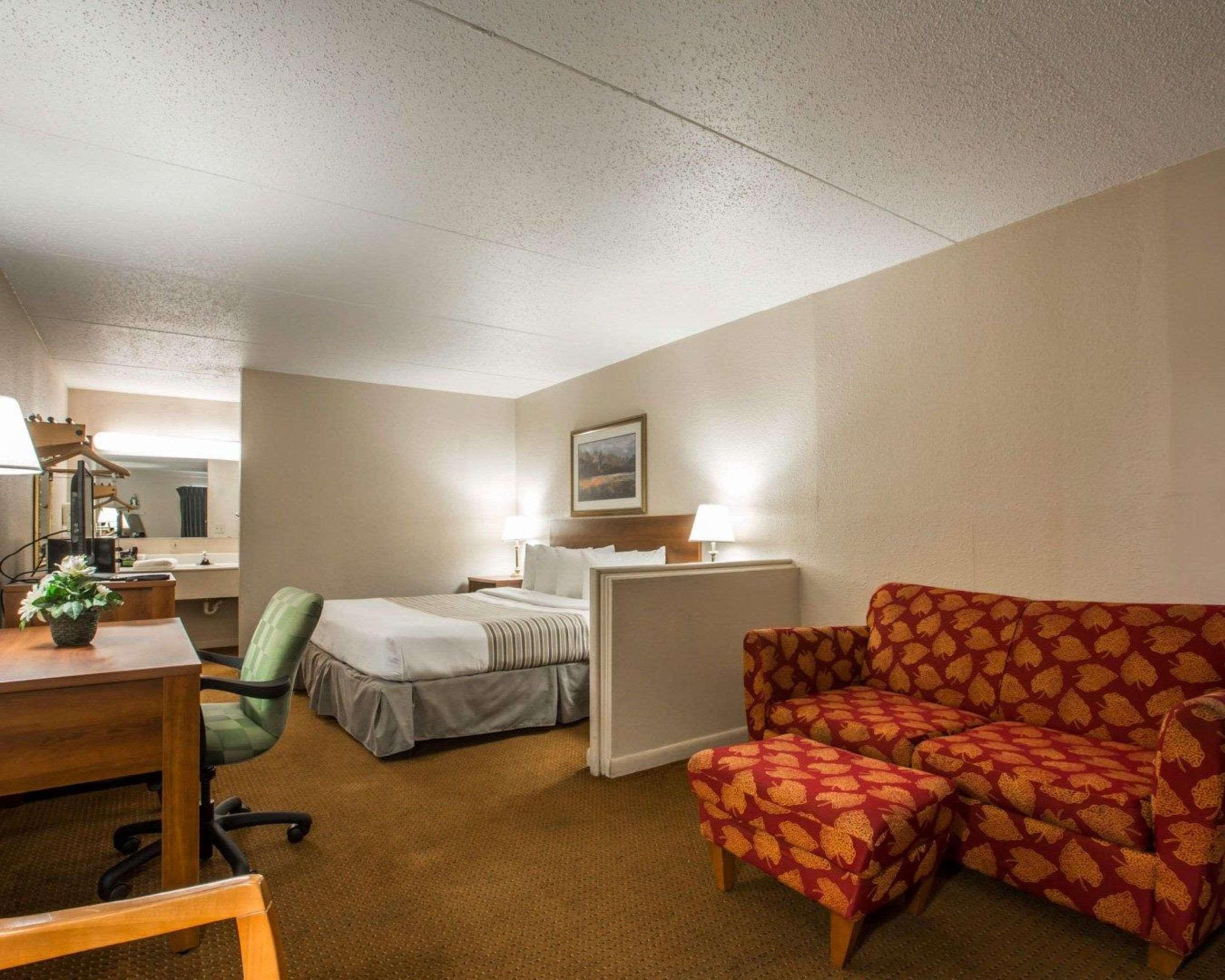 Econo Lodge Inn & Suites At Fort Moore Columbus Extérieur photo