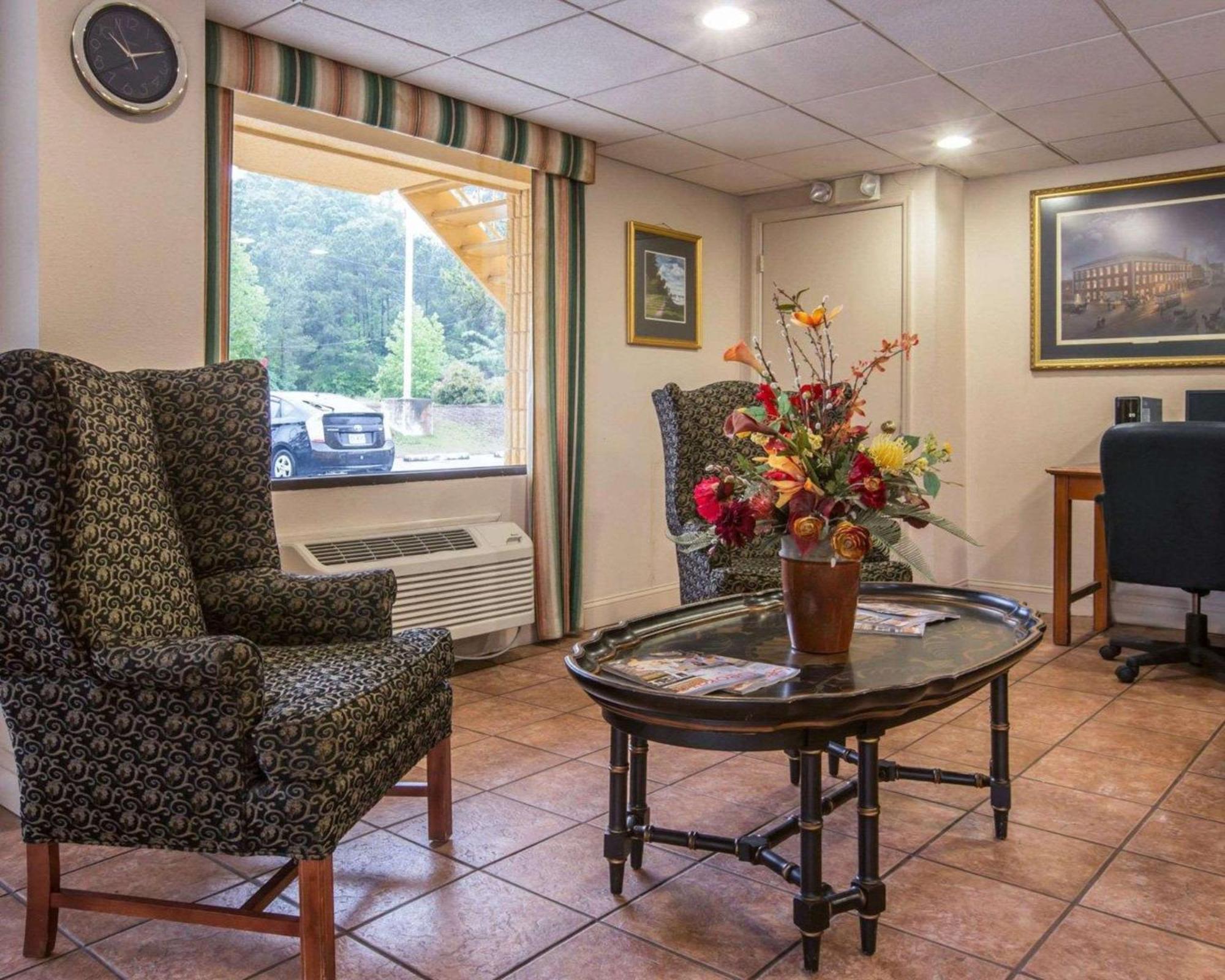 Econo Lodge Inn & Suites At Fort Moore Columbus Extérieur photo
