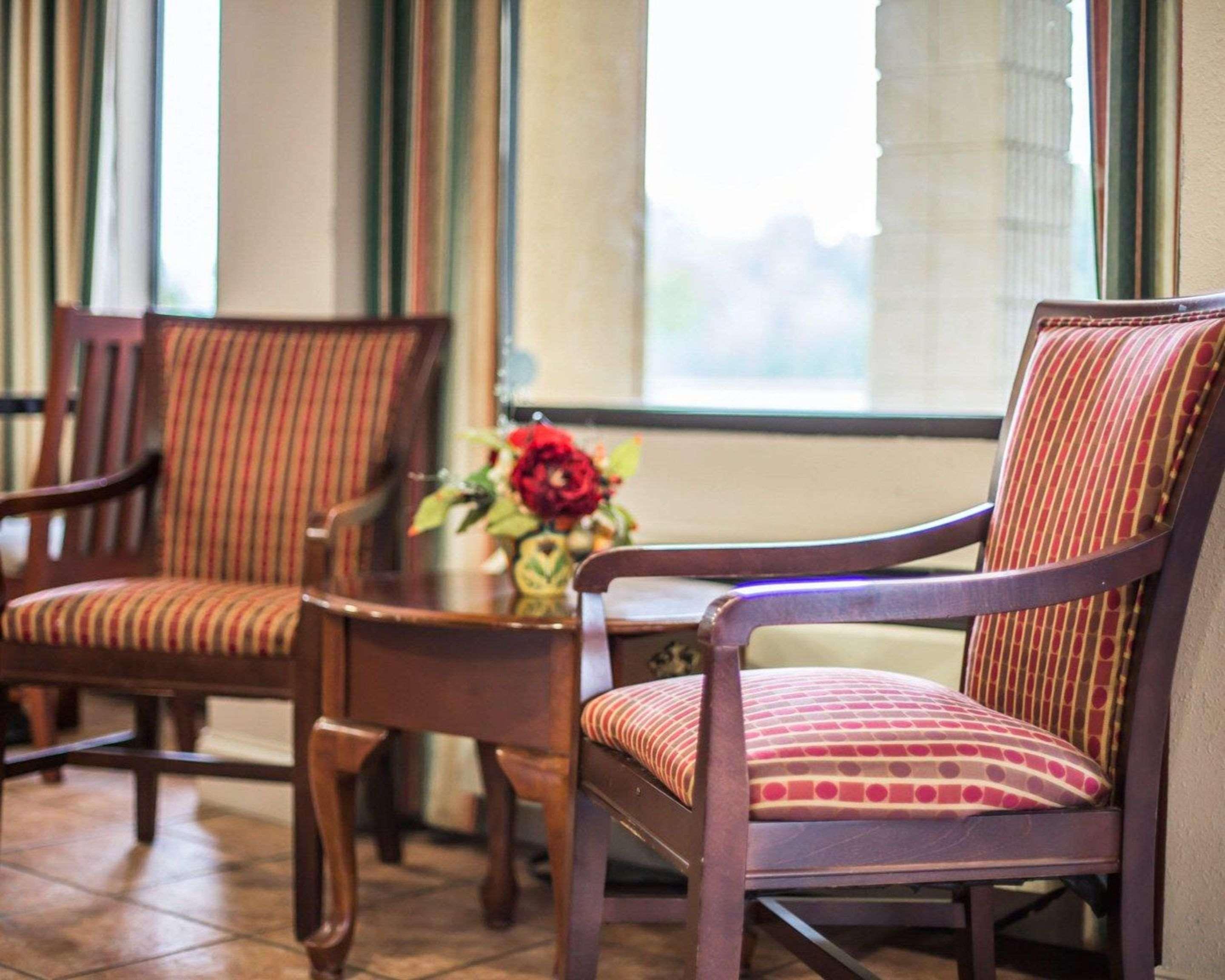 Econo Lodge Inn & Suites At Fort Moore Columbus Extérieur photo