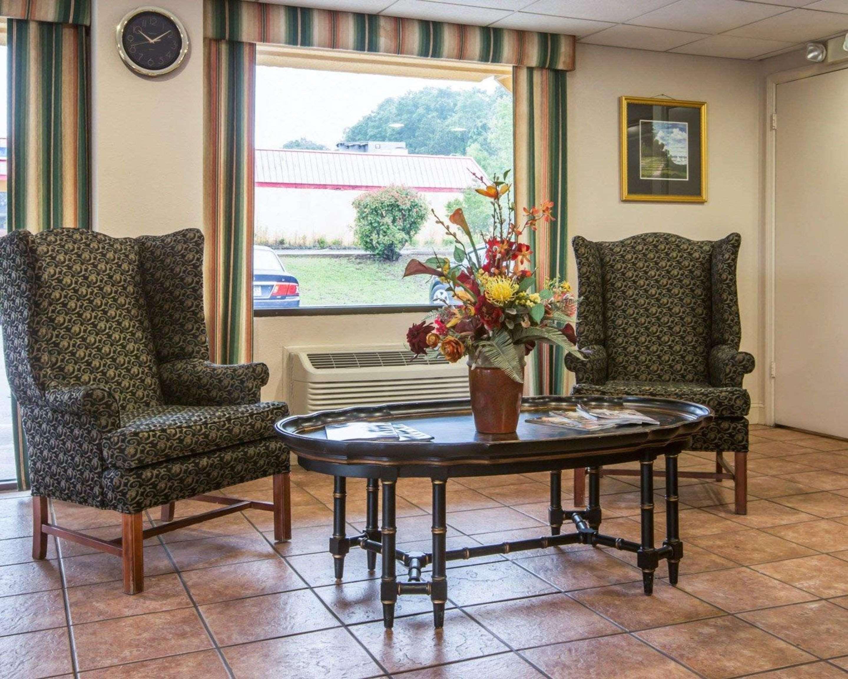 Econo Lodge Inn & Suites At Fort Moore Columbus Extérieur photo