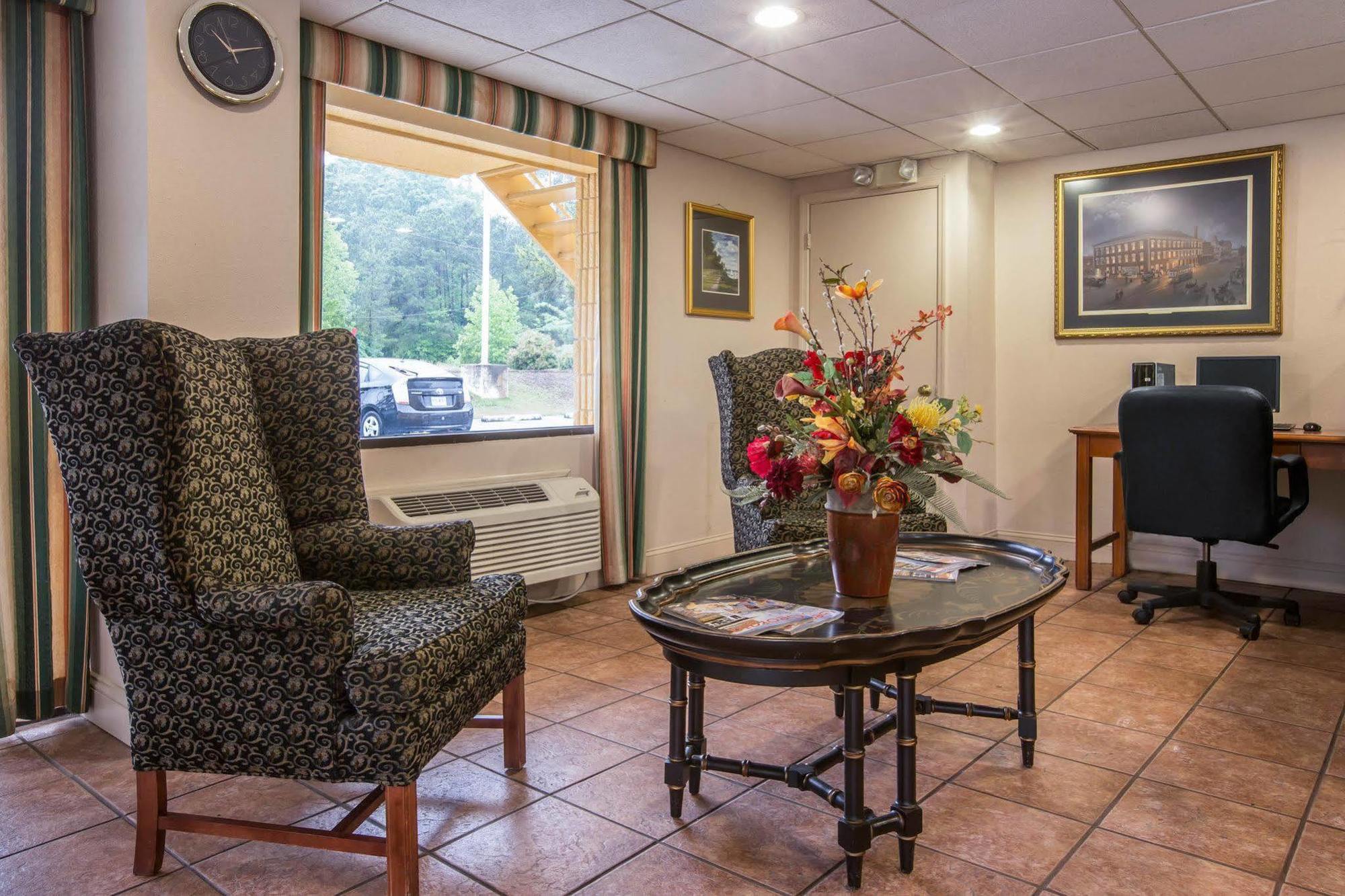 Econo Lodge Inn & Suites At Fort Moore Columbus Extérieur photo